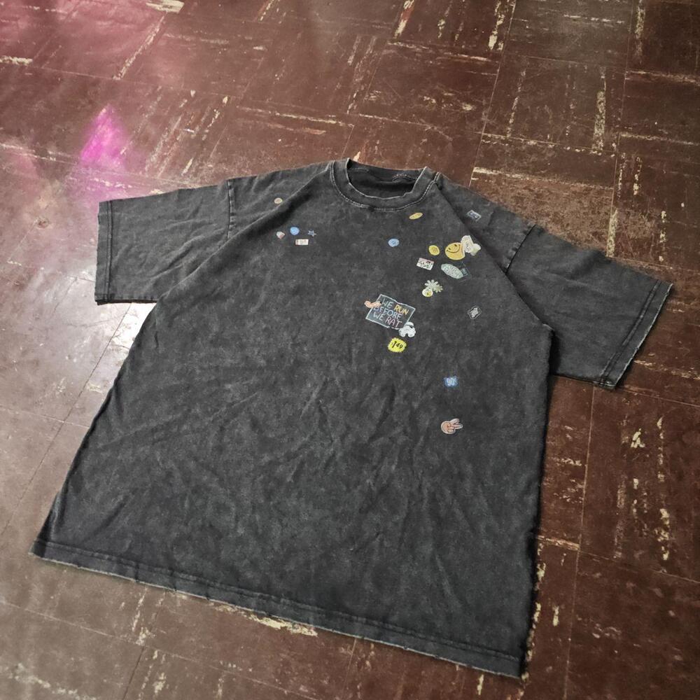 Graphic Tee Acid Wash Sticker Print Distressed Grunge y2k Faded Black (L) ✨